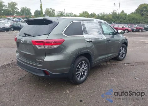 2017 Toyota Highlander Xle z USA, uszkodzony, nr VIN 5TDJZRFH9HS461928